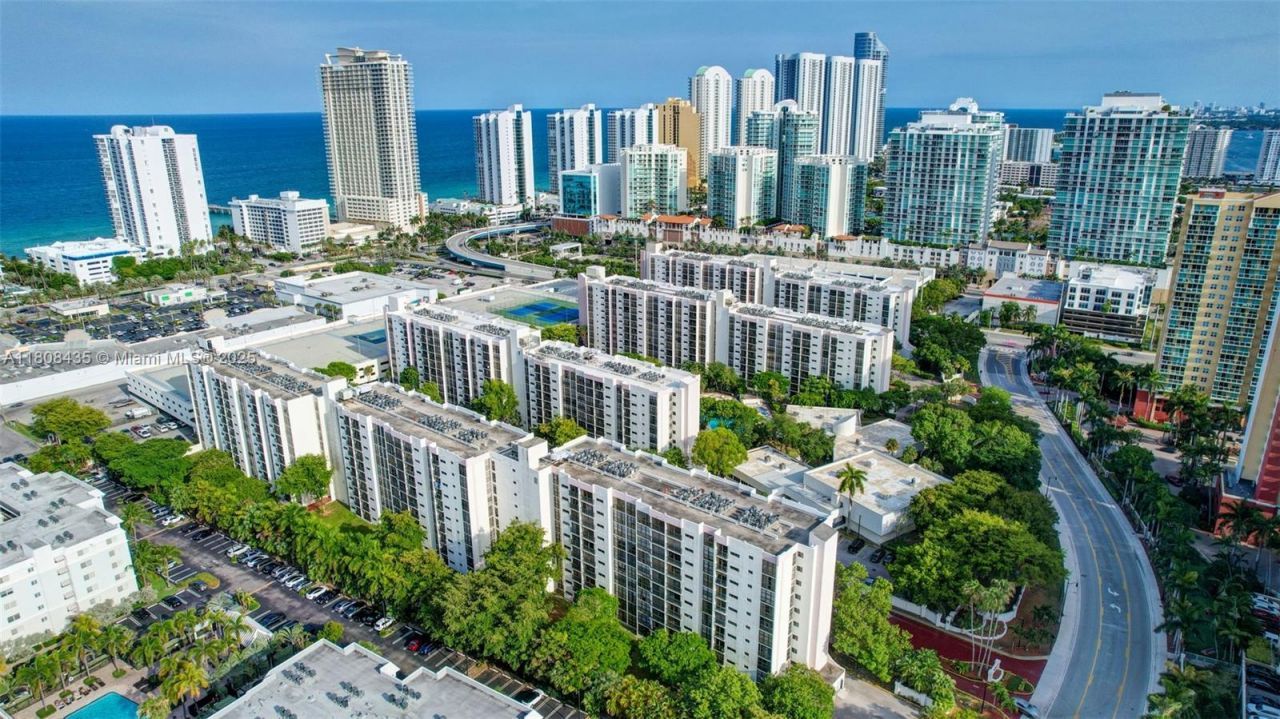 16919 N Bay Rd, Unit 521, Sunny Isles Beach, FL 33160 Photo