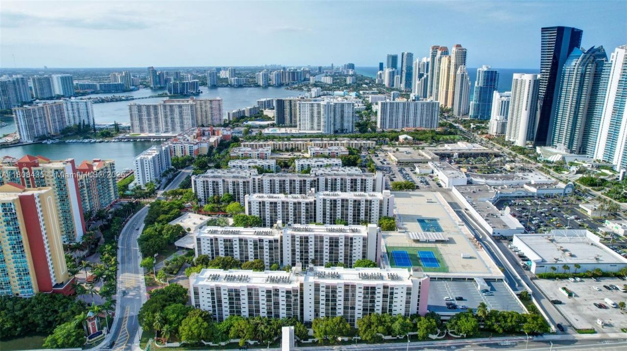 16919 N Bay Rd, Unit 521, Sunny Isles Beach, FL 33160 Photo