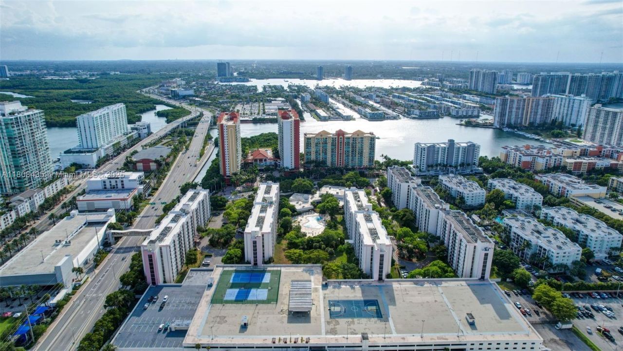 16919 N Bay Rd, Unit 521, Sunny Isles Beach, FL 33160 Photo