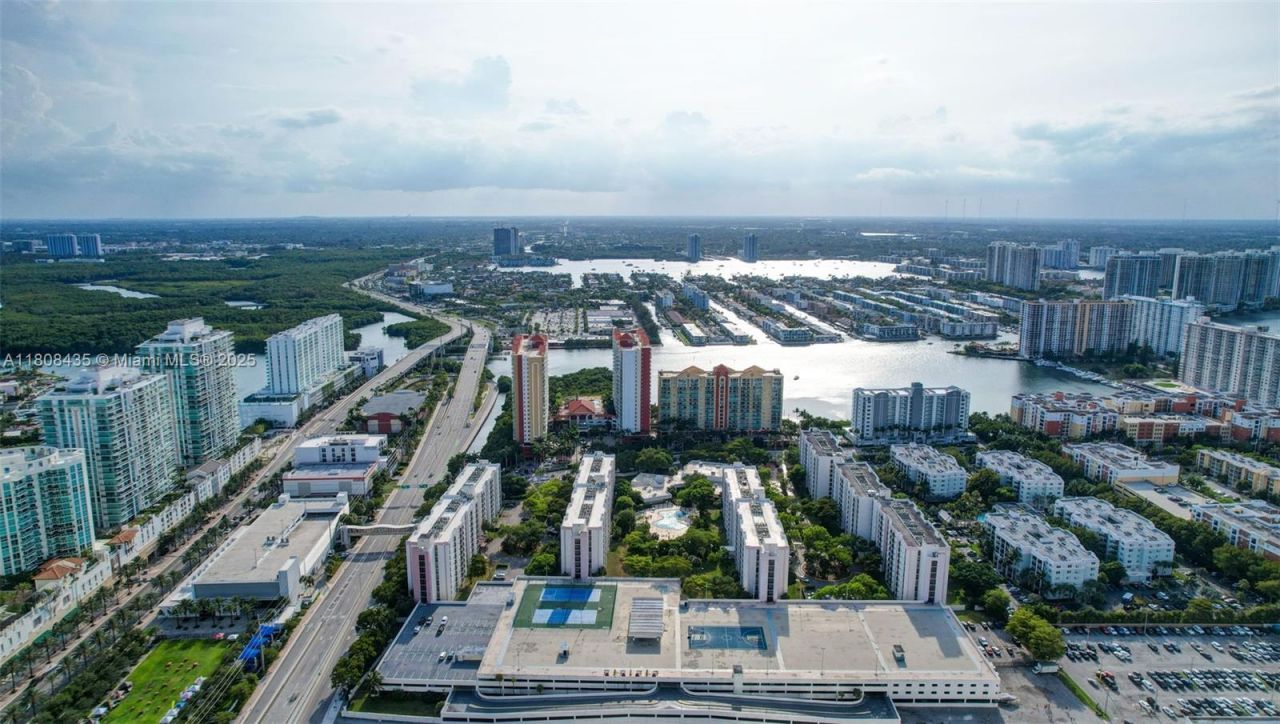 16919 N Bay Rd, Unit 521, Sunny Isles Beach, FL 33160 Photo