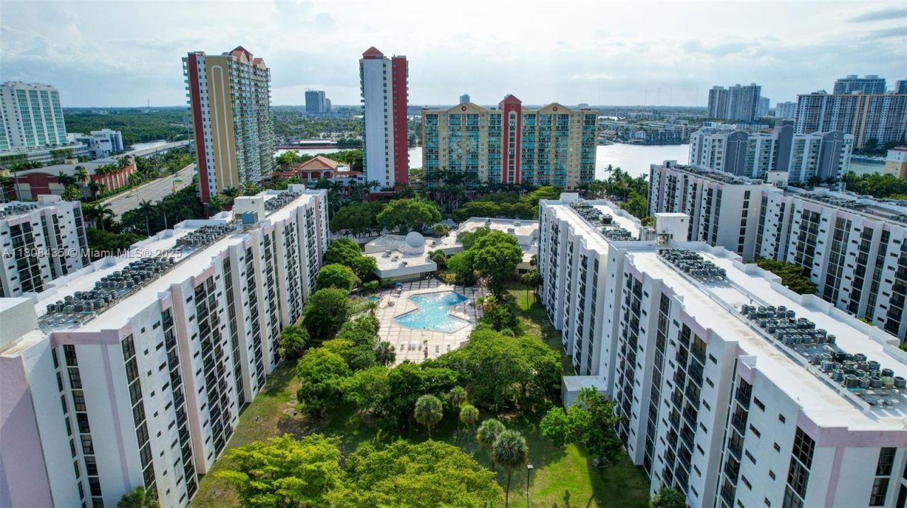 16919 N Bay Rd, Unit 521, Sunny Isles Beach, FL 33160 Photo