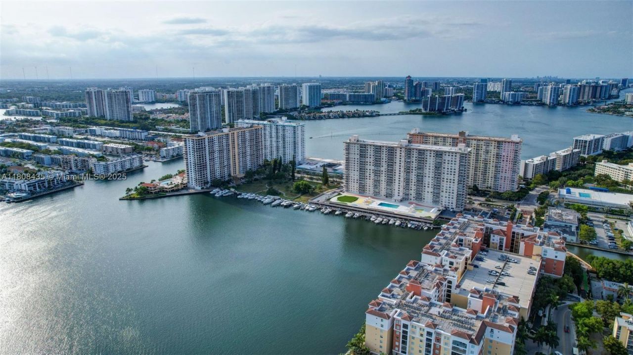 16919 N Bay Rd, Unit 521, Sunny Isles Beach, FL 33160 Photo