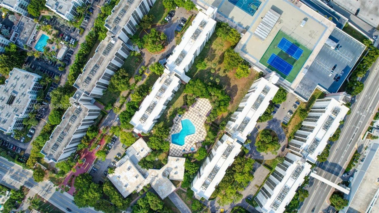 16919 N Bay Rd, Unit 521, Sunny Isles Beach, FL 33160 Photo