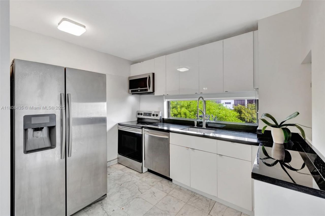 16919 N Bay Rd, Unit 521, Sunny Isles Beach, FL 33160 Photo