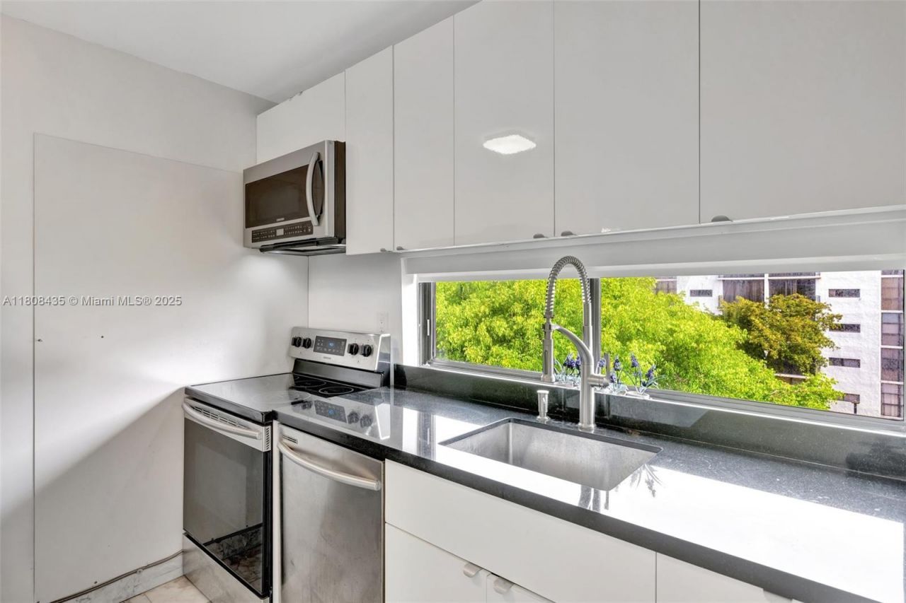 16919 N Bay Rd, Unit 521, Sunny Isles Beach, FL 33160 Photo