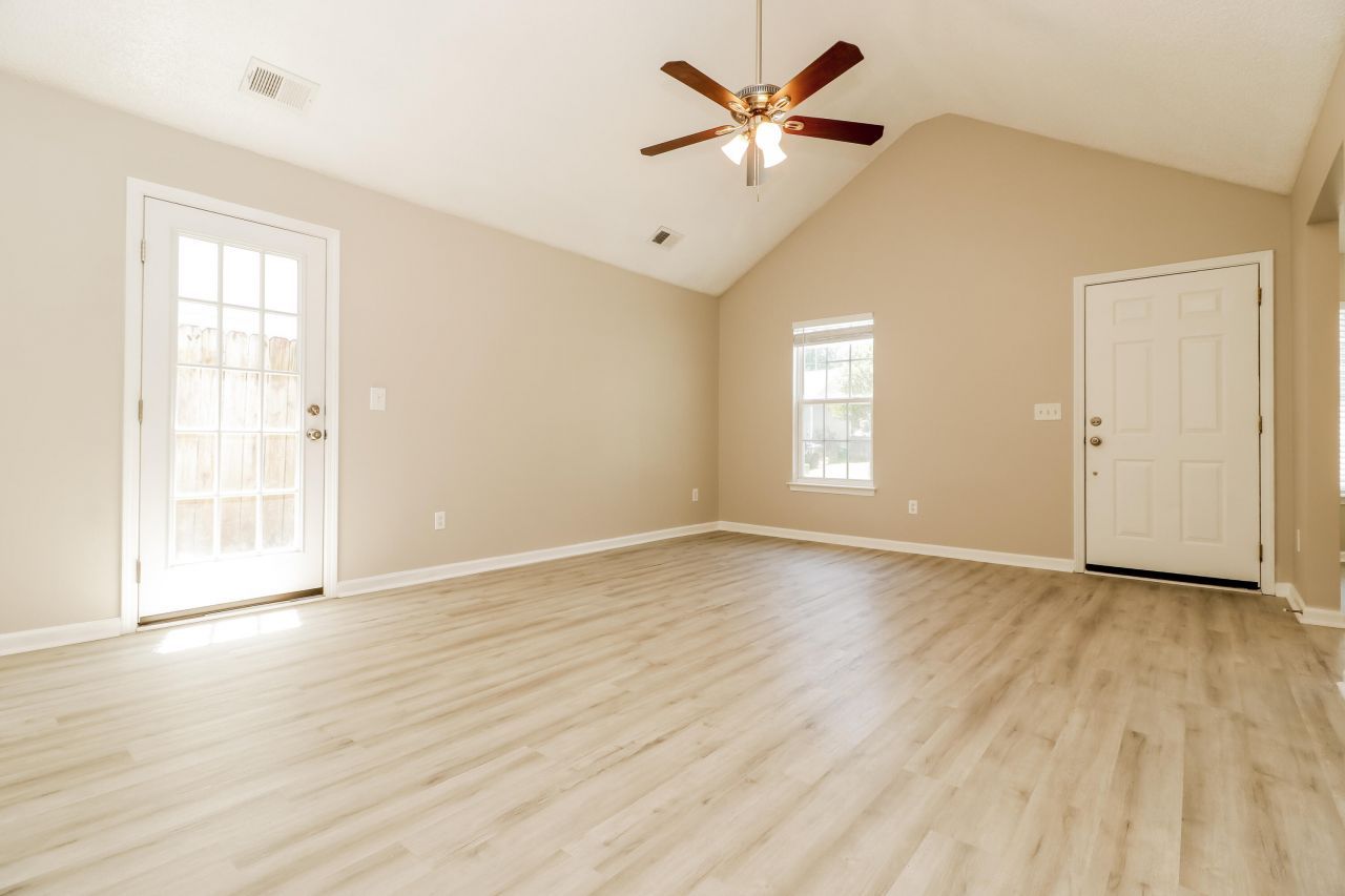 258 Trickle Drive Photo 3