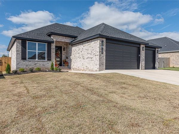 150 N Eagle Mountain Street, Prairie Grove, AR 72753