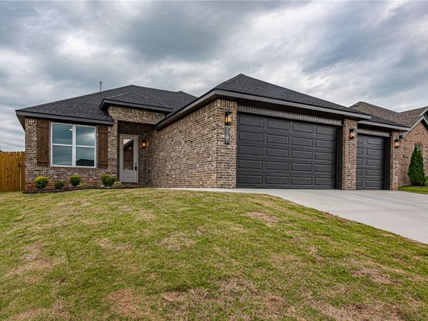 150 N Eagle Mountain Street, Prairie Grove, AR 72753