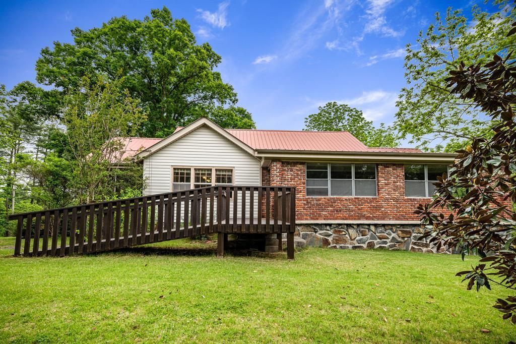 16 Hollow Springs Road, Blue Ridge, GA 30513 Main Photo