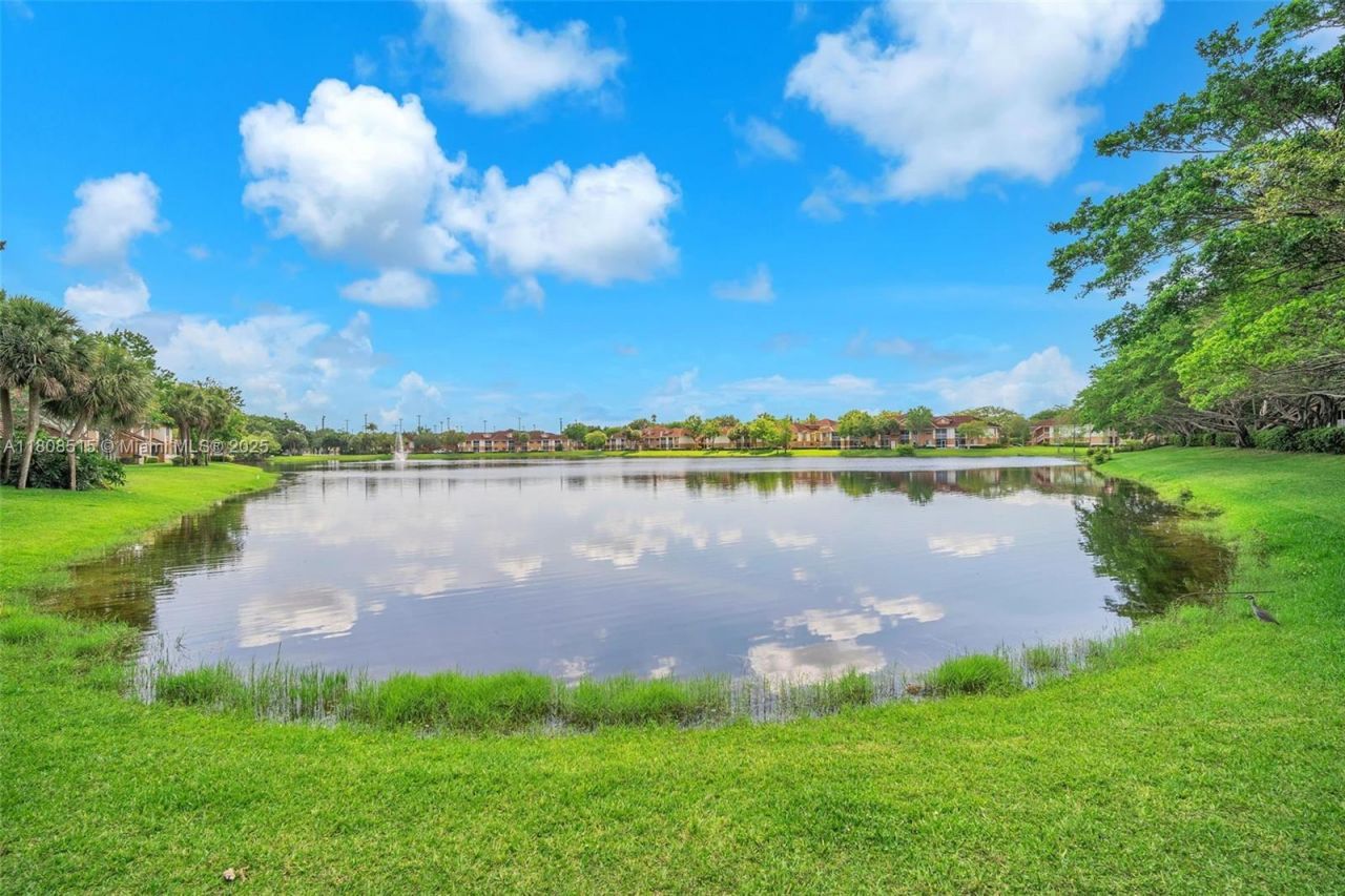 821 NW 91st Ter, Unit 821, Plantation, FL 33324 Photo