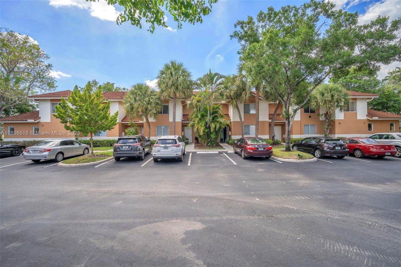 821 NW 91st Ter, Unit 821, Plantation, FL 33324 Photo