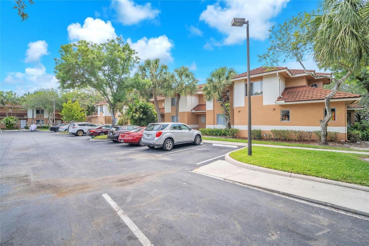 821 NW 91st Ter, Unit 821, Plantation, FL 33324 Photo
