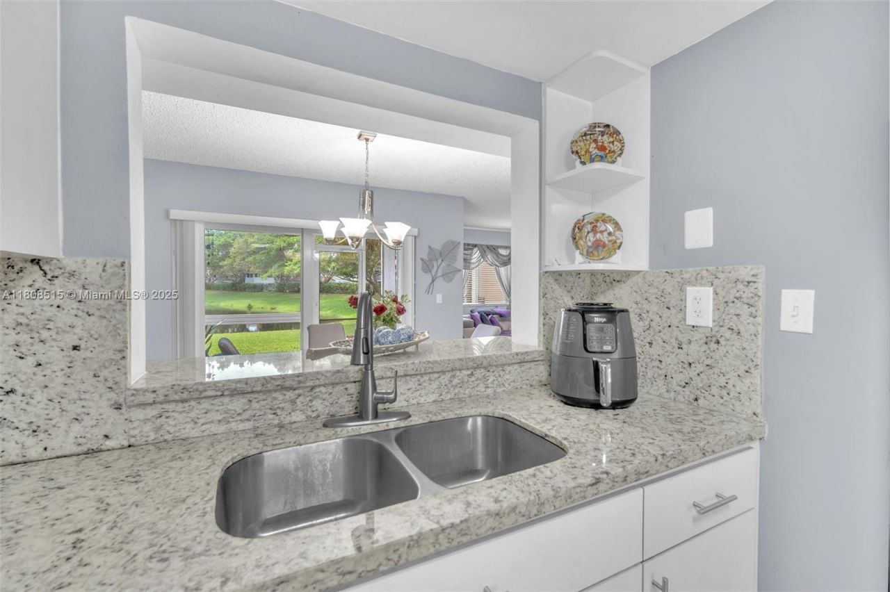 821 NW 91st Ter, Unit 821, Plantation, FL 33324 Photo