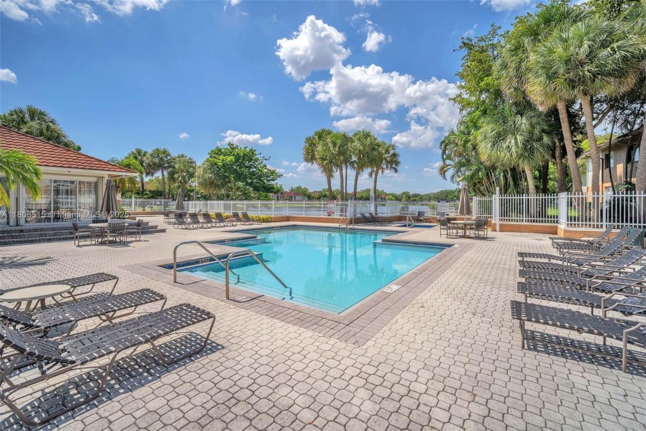 821 NW 91st Ter, Unit 821, Plantation, FL 33324 Photo