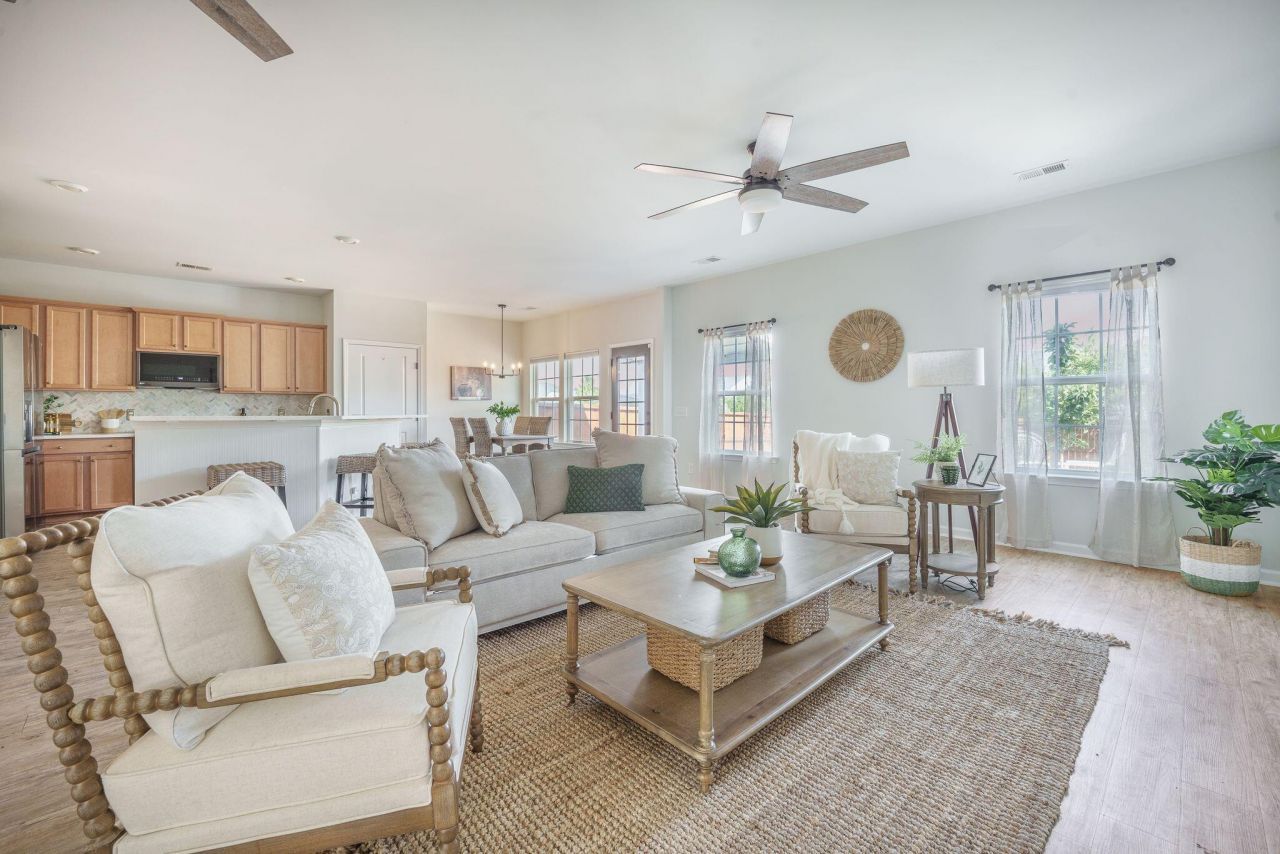 743 Redbud Lane Photo 1