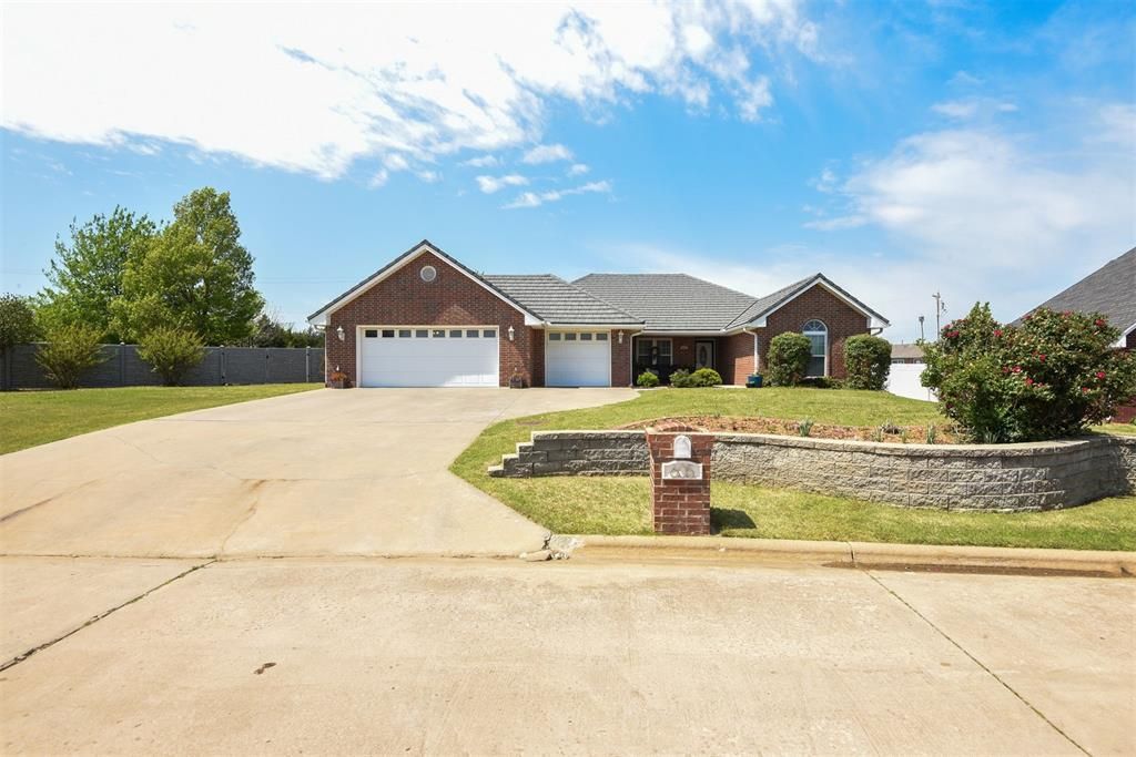 605 S Timber Ridge Drive, Cushing, OK 74023 Main Photo