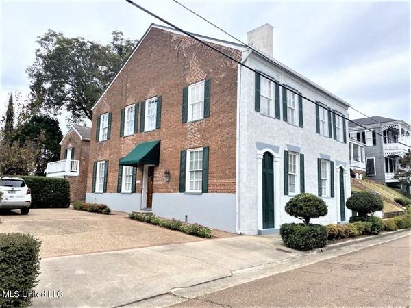 707 State Street, Natchez, MS 39120