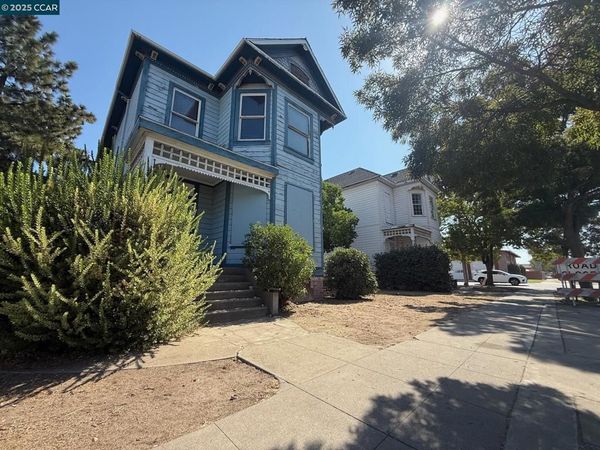 151 151 S 3rd Ave, Oakdale, CA 95361