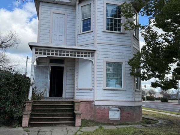 161 161 S 3rd Ave, Oakdale, CA 95361