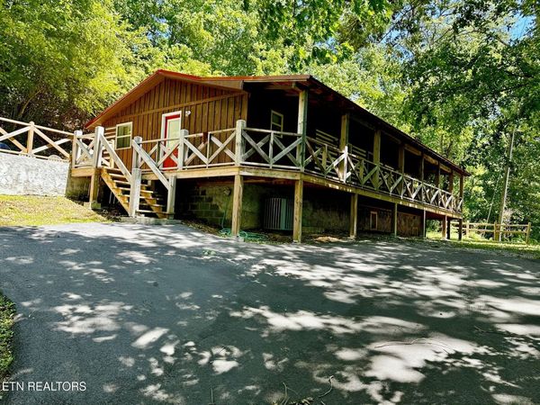576 Mill Creek Rd, Pigeon Forge, TN 37863