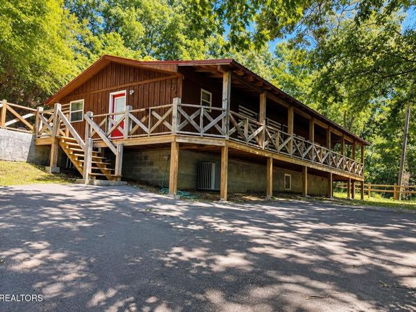 576 Mill Creek Rd, Pigeon Forge, TN 37863