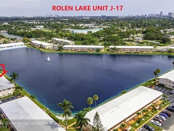 925 SW 11th Avenue, Unit J-17, Hallandale Beach, FL 33009
