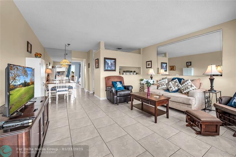 925 SW 11th Avenue, Unit J-17, Hallandale Beach, FL 33009 Photo