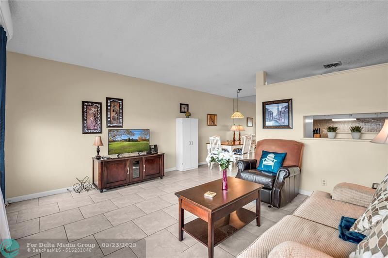 925 SW 11th Avenue, Unit J-17, Hallandale Beach, FL 33009 Photo