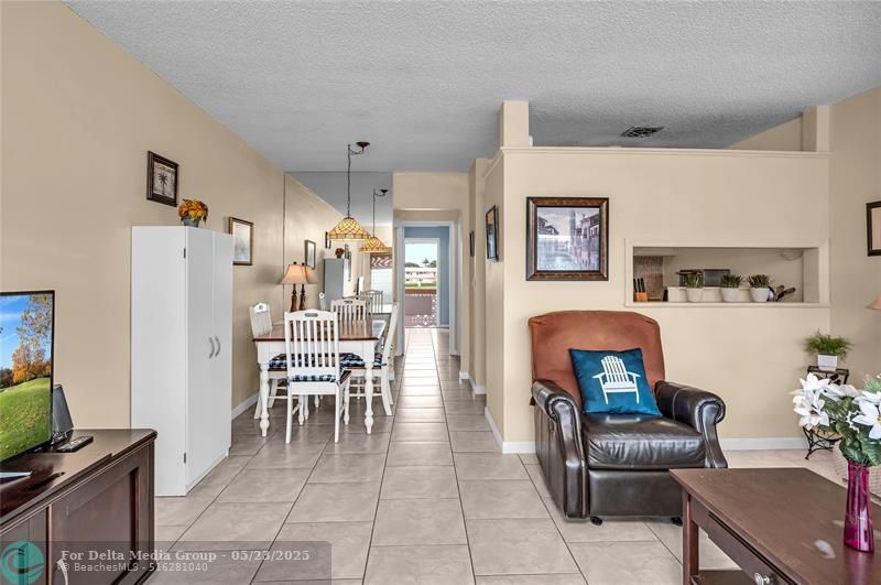 925 SW 11th Avenue, Unit J-17, Hallandale Beach, FL 33009 Photo