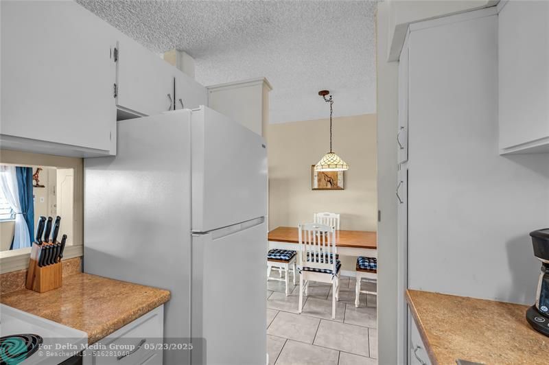 925 SW 11th Avenue, Unit J-17, Hallandale Beach, FL 33009 Photo