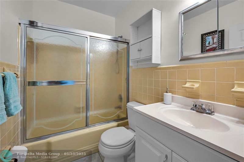 925 SW 11th Avenue, Unit J-17, Hallandale Beach, FL 33009 Photo