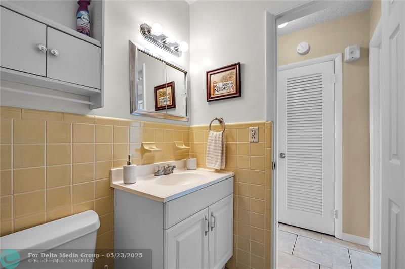 925 SW 11th Avenue, Unit J-17, Hallandale Beach, FL 33009 Photo