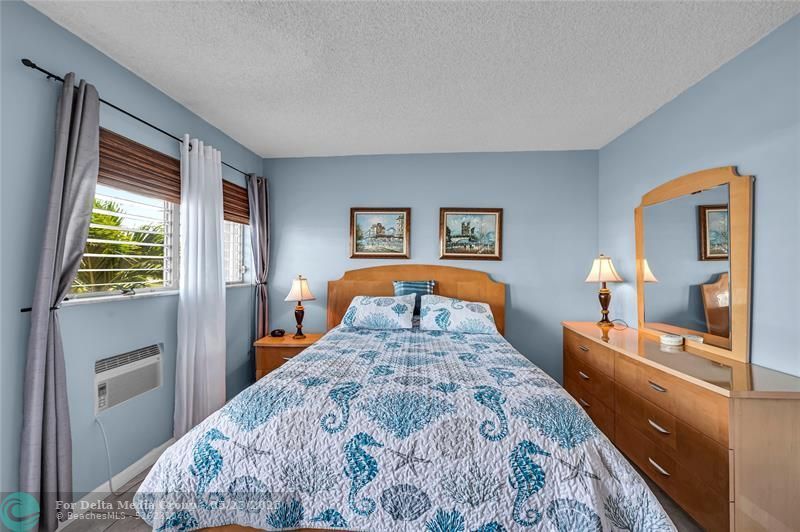 925 SW 11th Avenue, Unit J-17, Hallandale Beach, FL 33009 Photo