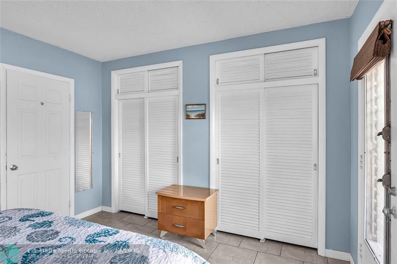 925 SW 11th Avenue, Unit J-17, Hallandale Beach, FL 33009 Photo