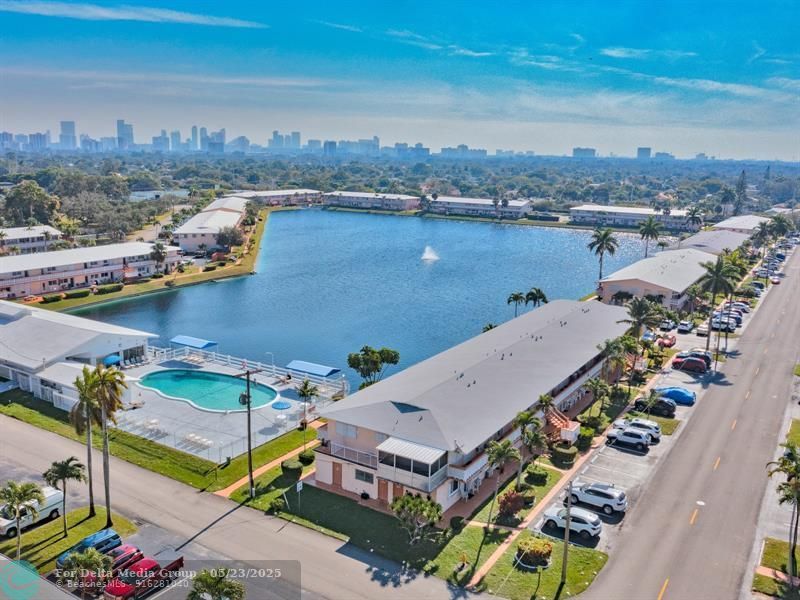 925 SW 11th Avenue, Unit J-17, Hallandale Beach, FL 33009 Photo