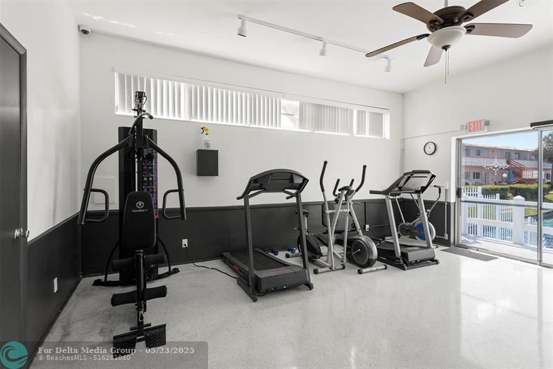 925 SW 11th Avenue, Unit J-17, Hallandale Beach, FL 33009 Photo