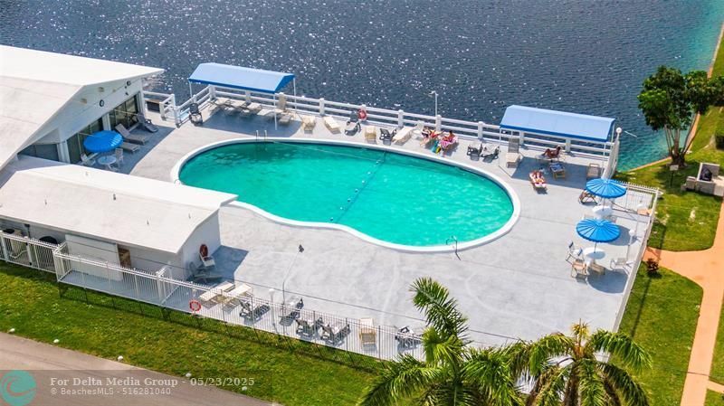 925 SW 11th Avenue, Unit J-17, Hallandale Beach, FL 33009 Photo