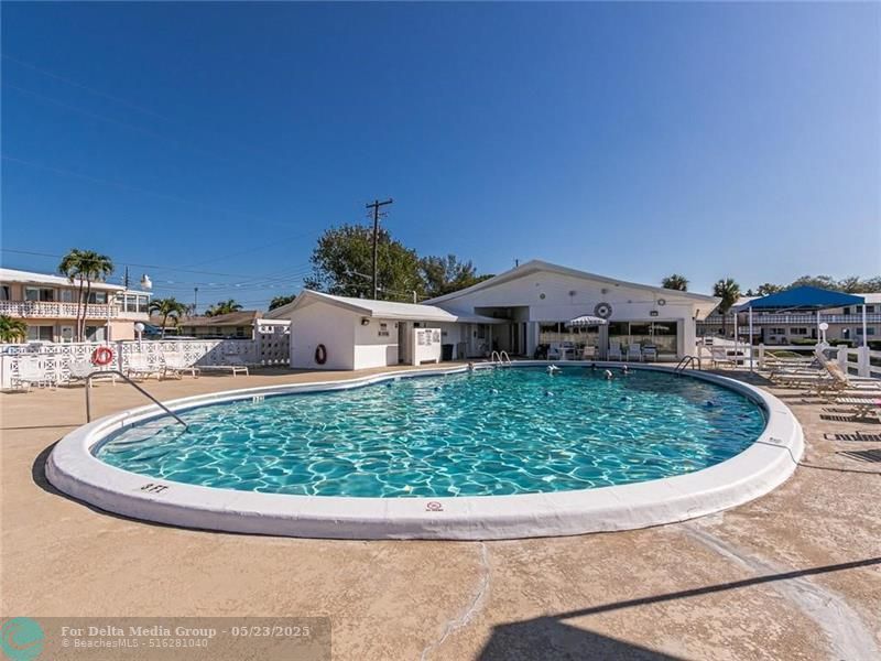 925 SW 11th Avenue, Unit J-17, Hallandale Beach, FL 33009 Photo