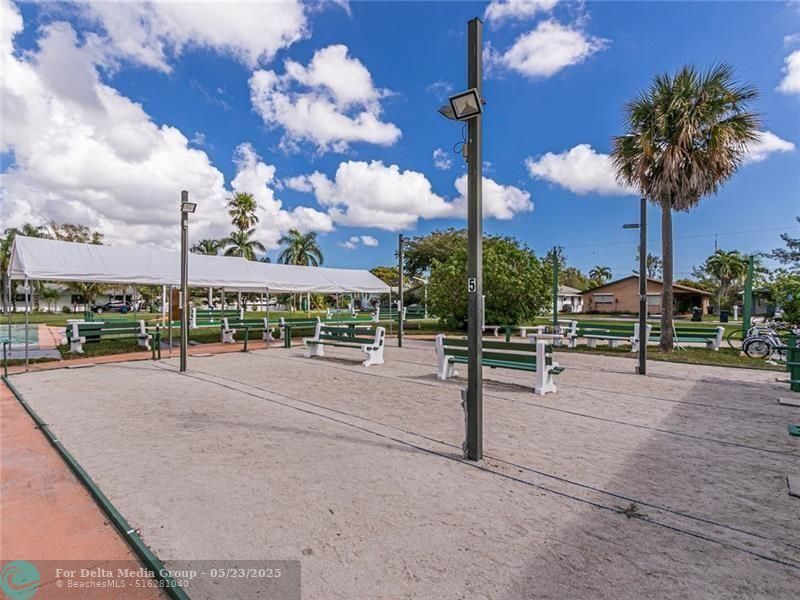 925 SW 11th Avenue, Unit J-17, Hallandale Beach, FL 33009 Photo