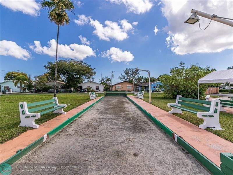 925 SW 11th Avenue, Unit J-17, Hallandale Beach, FL 33009 Photo