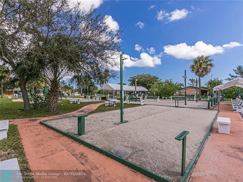 925 SW 11th Avenue, Unit J-17, Hallandale Beach, FL 33009 Photo