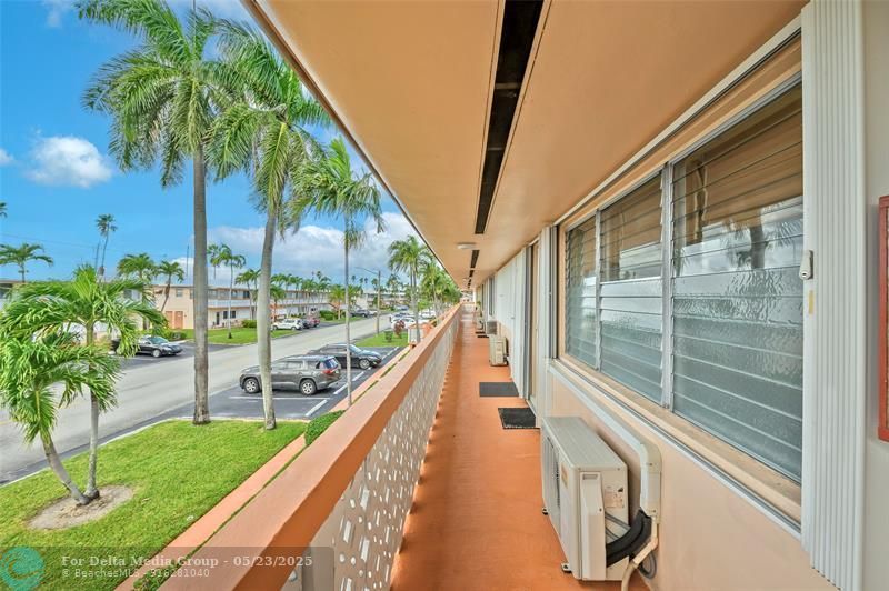 925 SW 11th Avenue, Unit J-17, Hallandale Beach, FL 33009 Photo