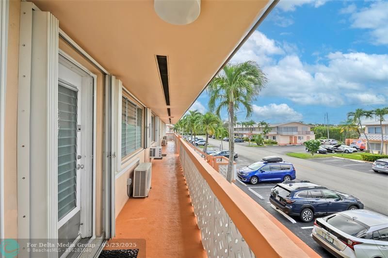 925 SW 11th Avenue, Unit J-17, Hallandale Beach, FL 33009 Photo