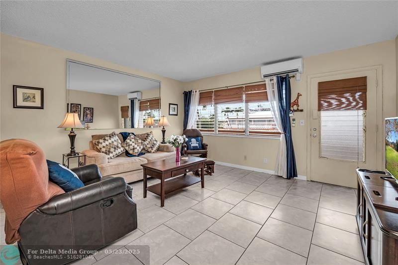 925 SW 11th Avenue, Unit J-17, Hallandale Beach, FL 33009 Photo