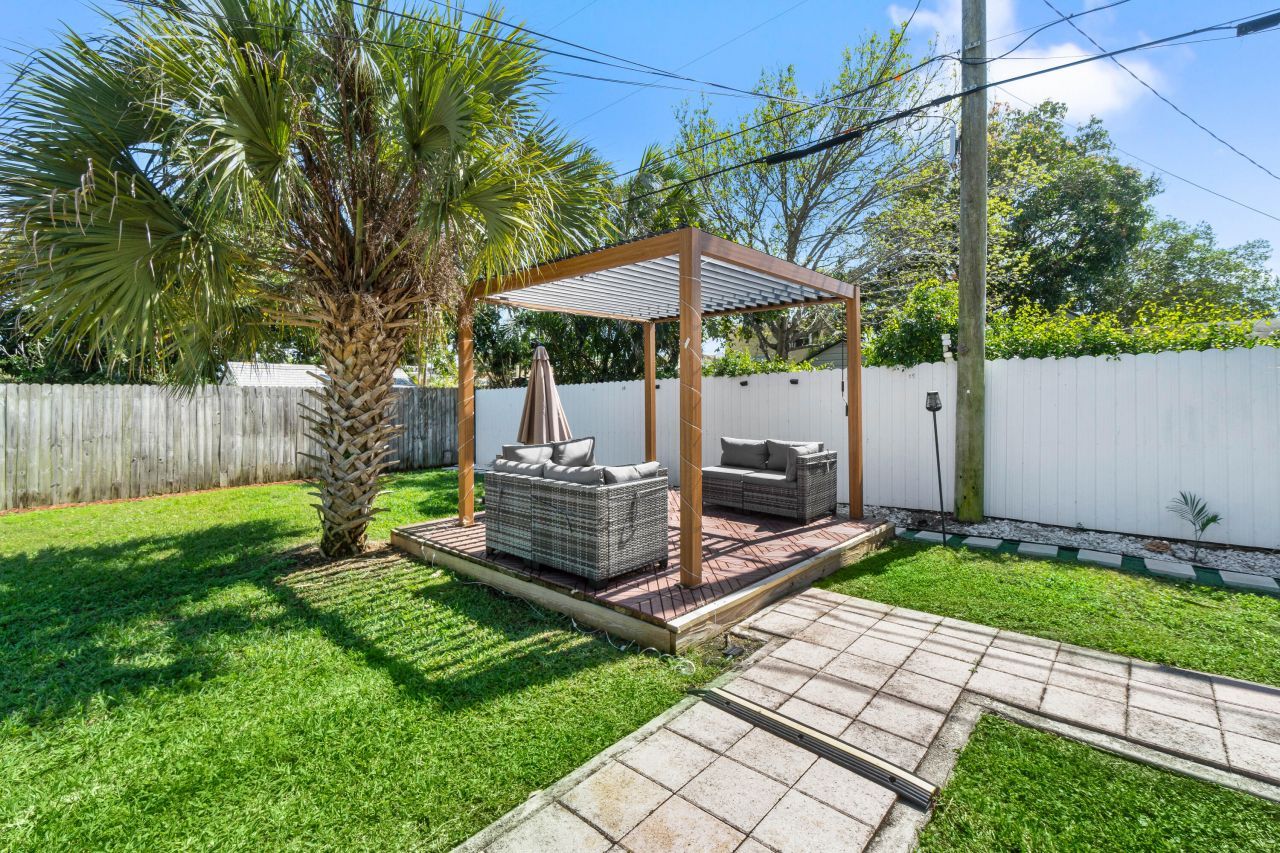 814 Franklin Road, West Palm Beach, FL 33405 Photo