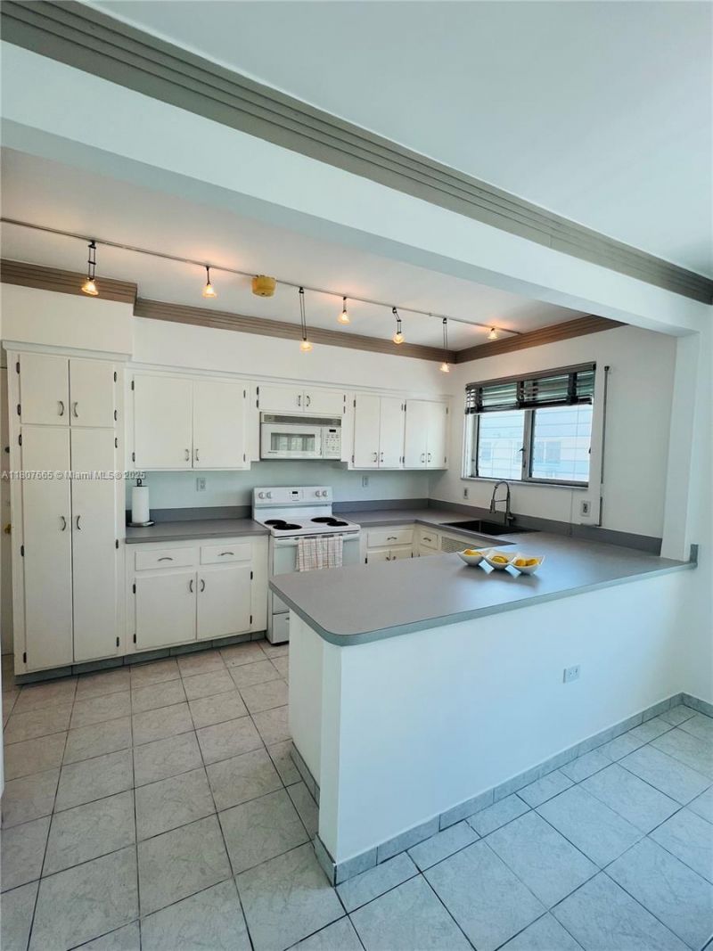 10178 Collins Ave, Unit 210, Bal Harbour, FL 33154 Photo