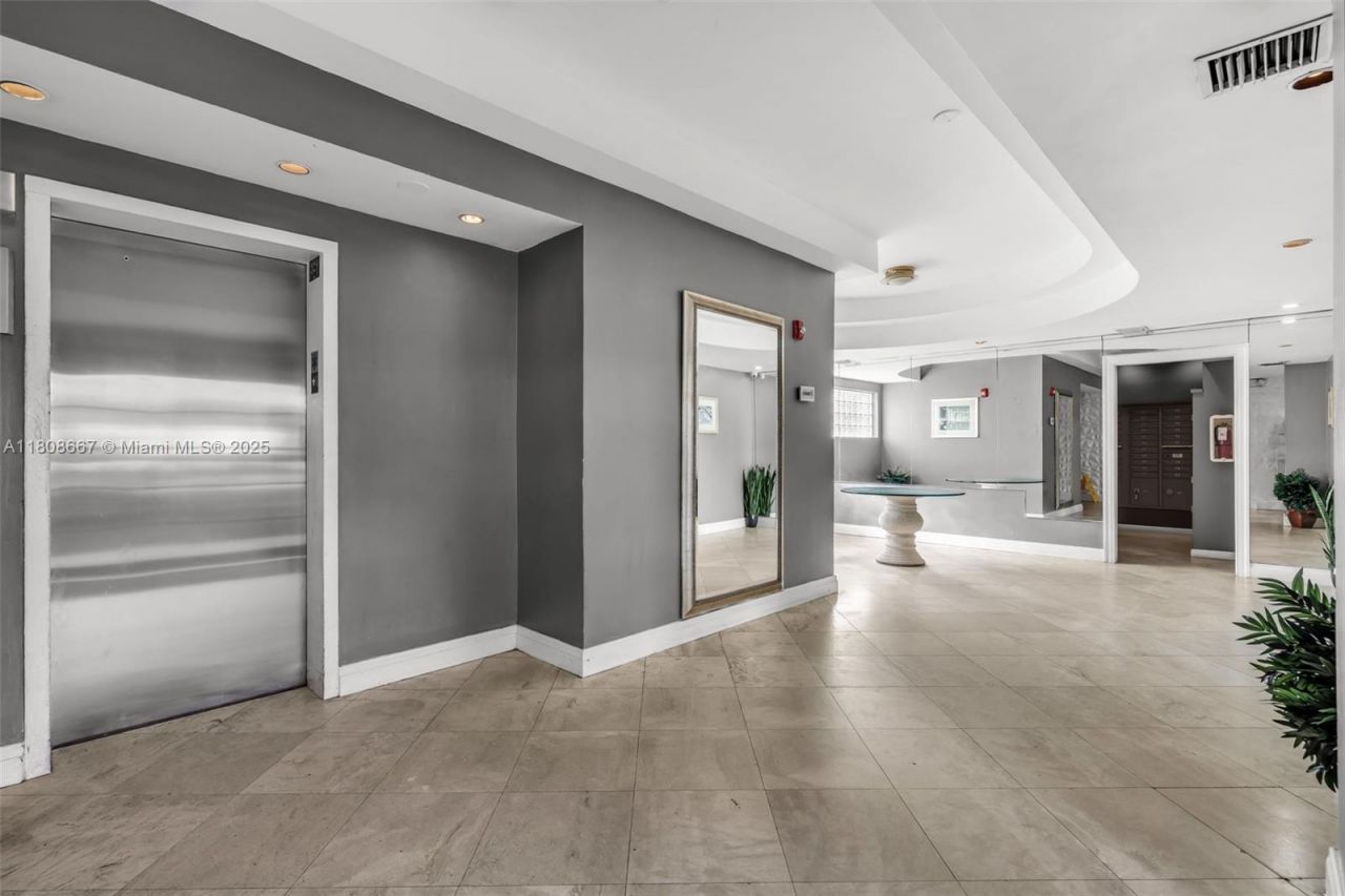 710 Washington Ave, Unit 323, Miami Beach, FL 33139 Photo