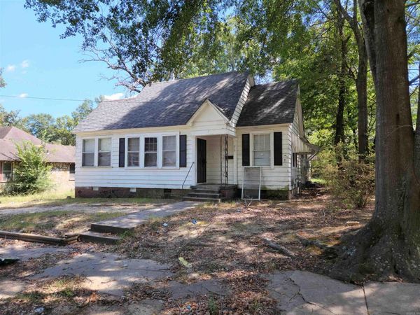 210 W 18TH Avenue, Pine Bluff, AR 71603