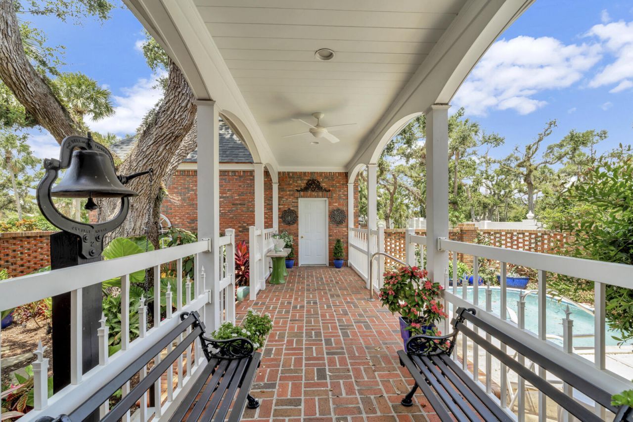 645 Riomar Drive, Vero Beach, FL 32963 Photo