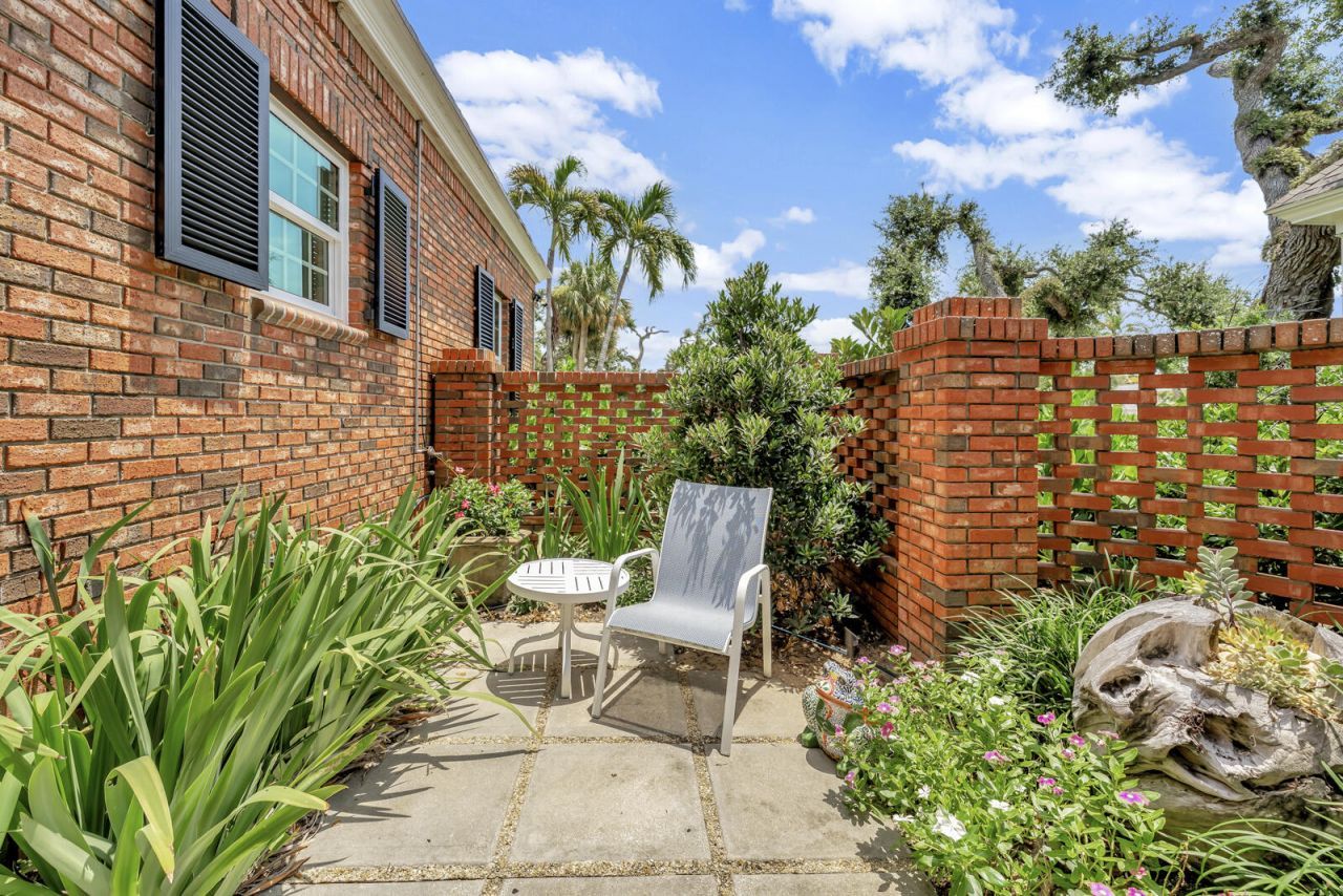 645 Riomar Drive, Vero Beach, FL 32963 Photo